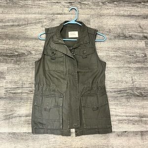Ashley by 26 International charcoal utility vest - size small.